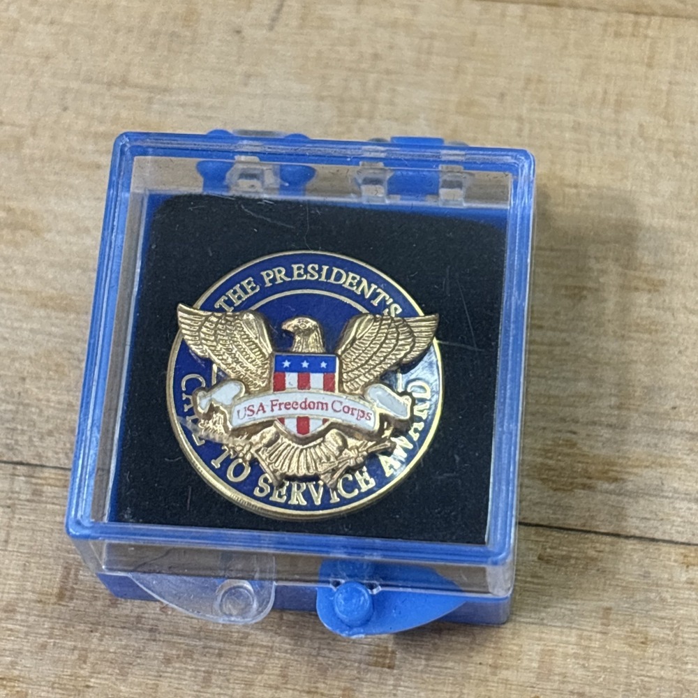 President's Call To Service Award USA Freedom Corps Pin w Case Great Condition